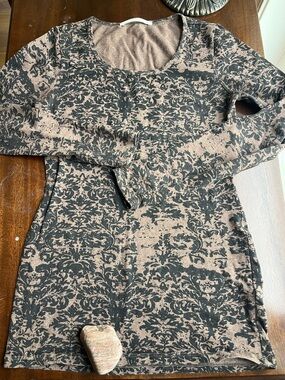 Peruvian connection, long sleeve top cotton stretch, black on brown design
Wm XS